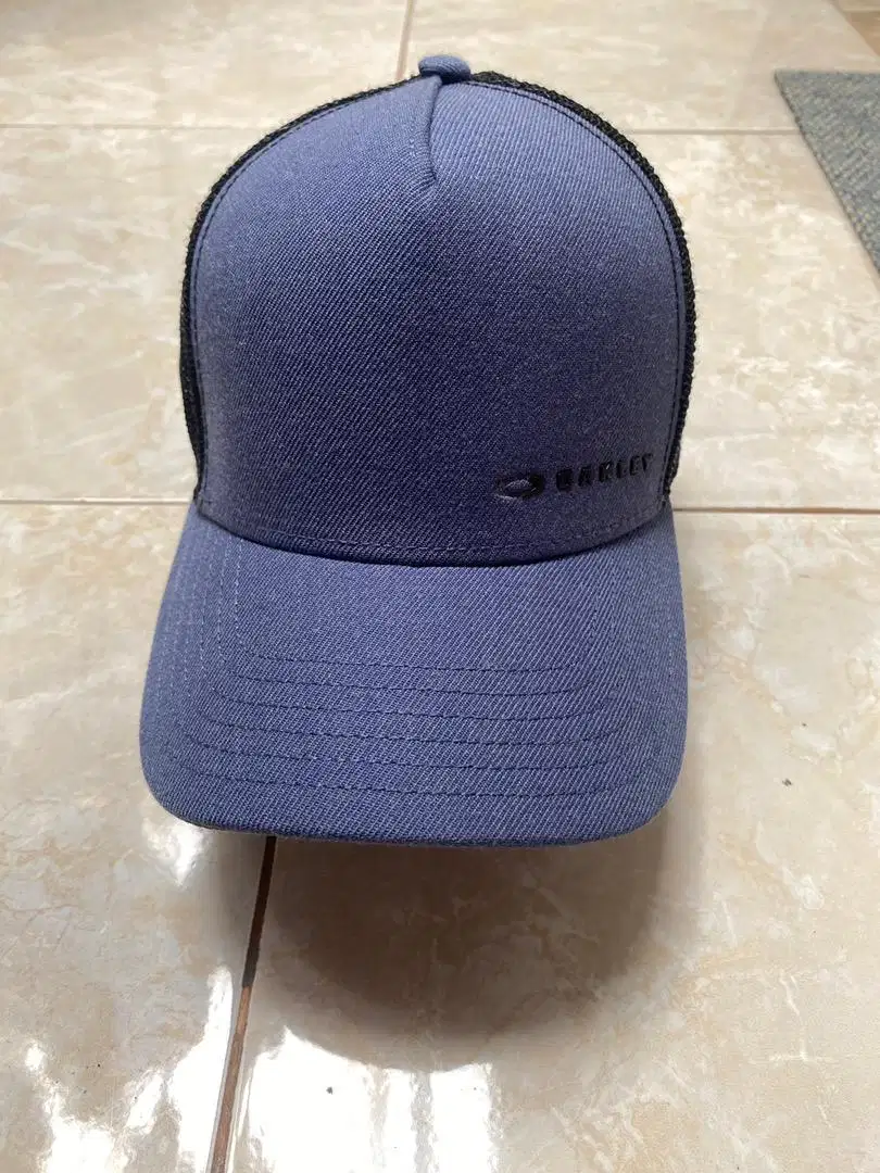 Topi Pria Merk Oakley warna ungu Original