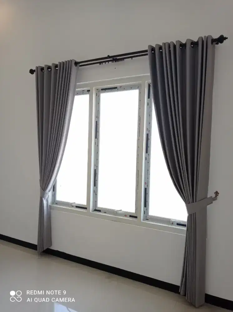 Melayani pesanan dan pemasangan gorden