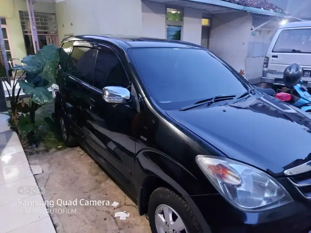 kaca film mobil dan gedung panggilan