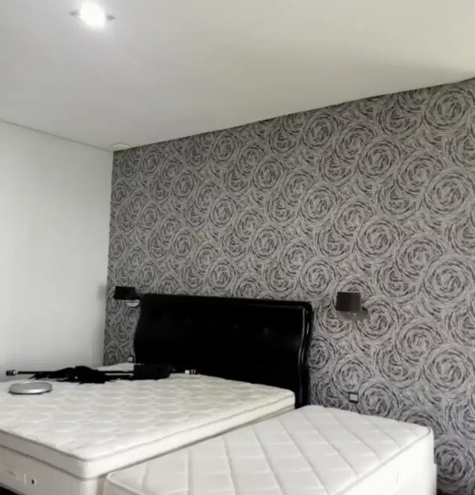 Pasang wallpaper dinding bergaransi