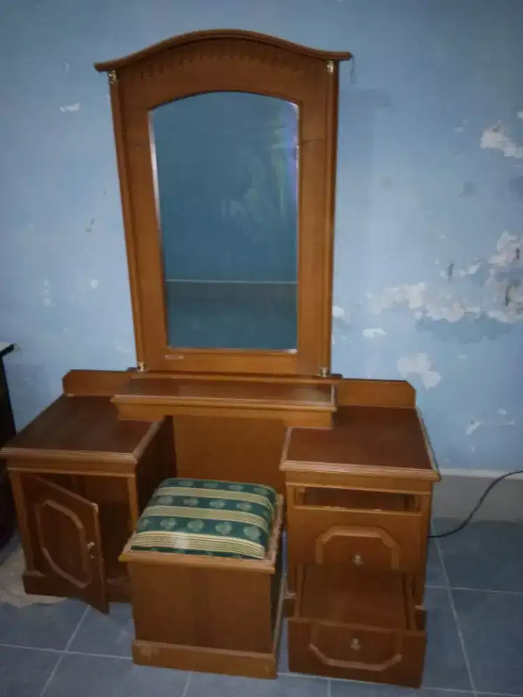 Set Meja Kaca Rias Lengkap