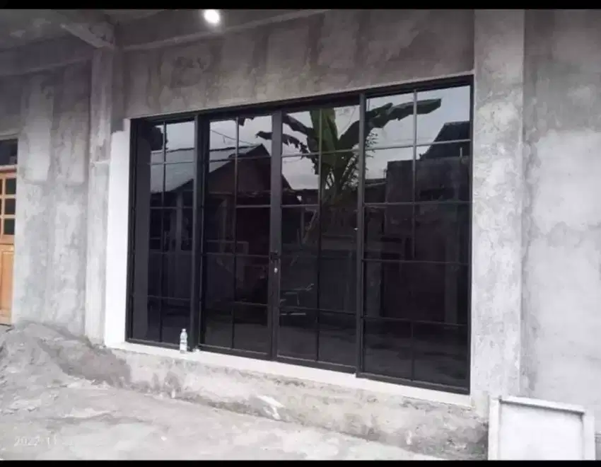 Pintu kaca sleding dan sekat ruangan