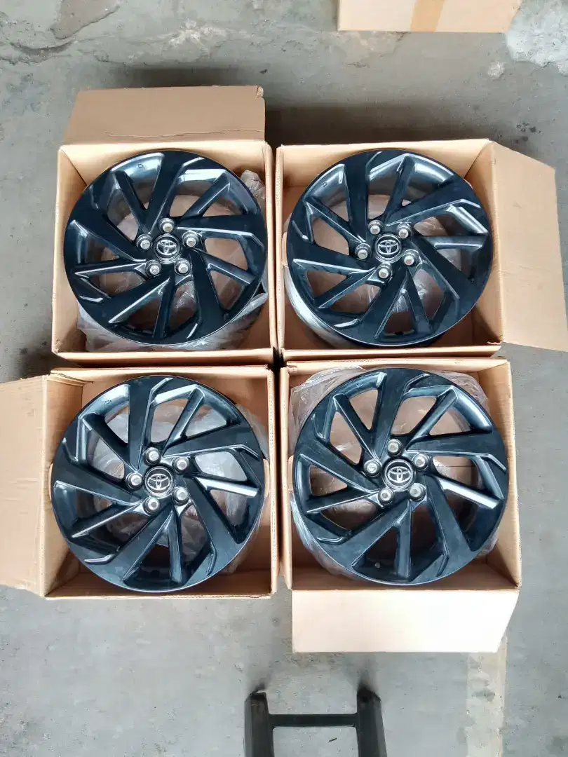 Velg oem allnew rush black edition r17 5x114.3 lbr6,5 et50