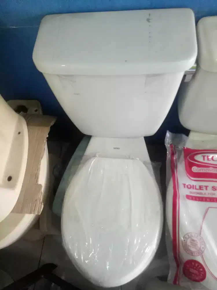 Closet duduk TOTO type cw516j/model engkol.kondisi mulus.Garansi