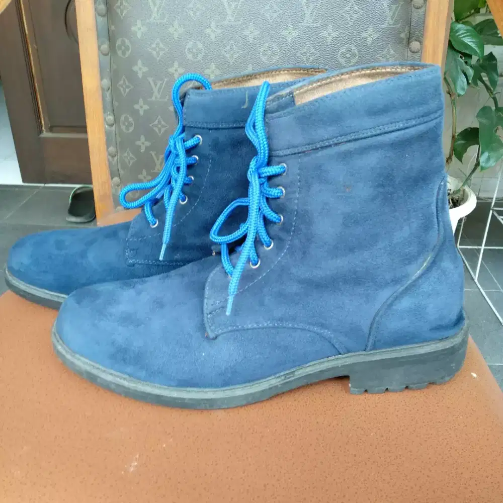 SEPATU BOOT BIRU NAVY UK.42.