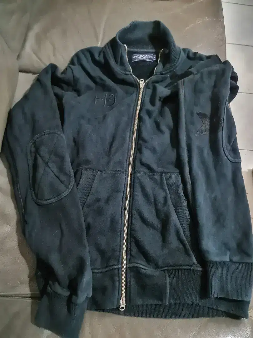 Jaket merk hydrogent