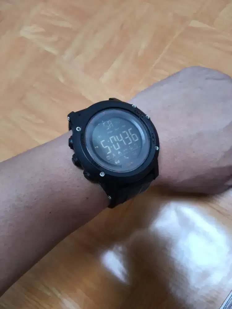 Smartwatch keren fitur kesehatan komplit