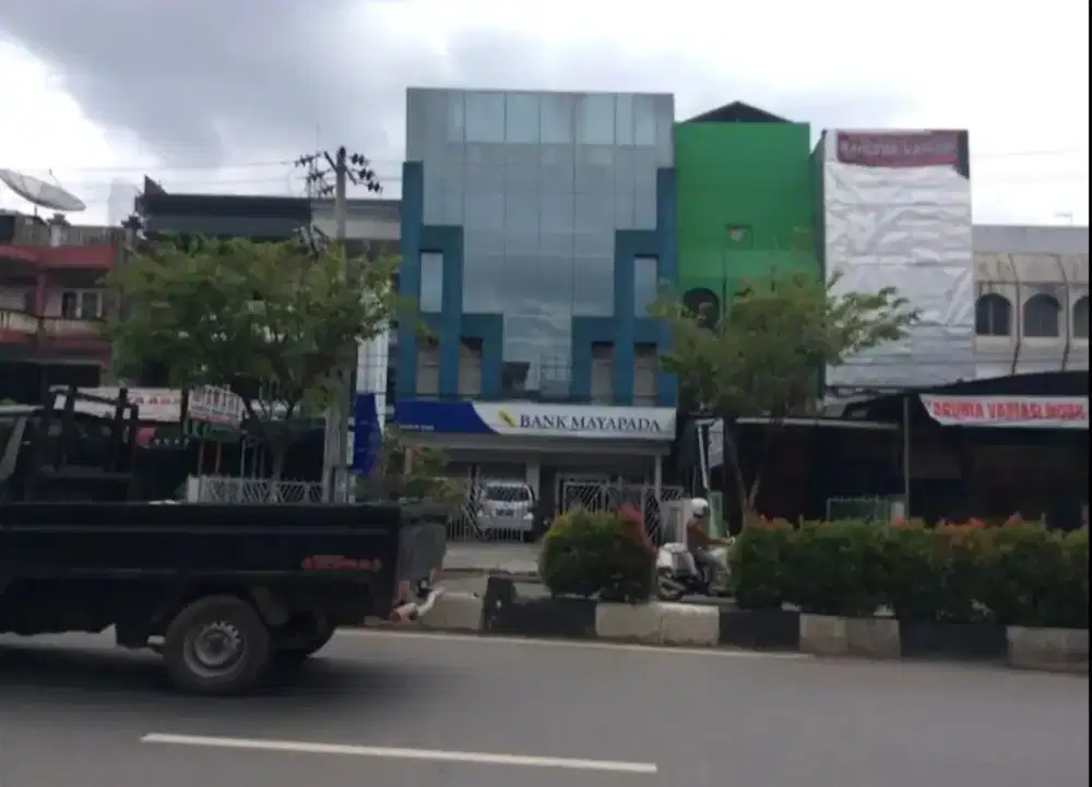 Pal 5 Banjarmasin commercial complex with modern architecture