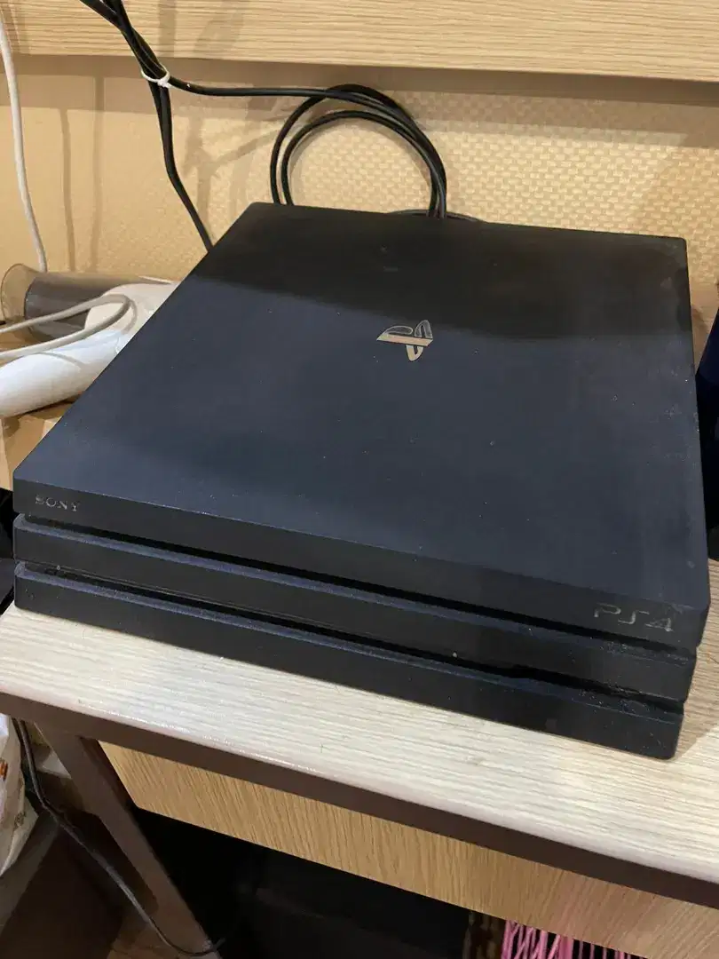 ps4 pro 1tb bekas sama akun gamenya