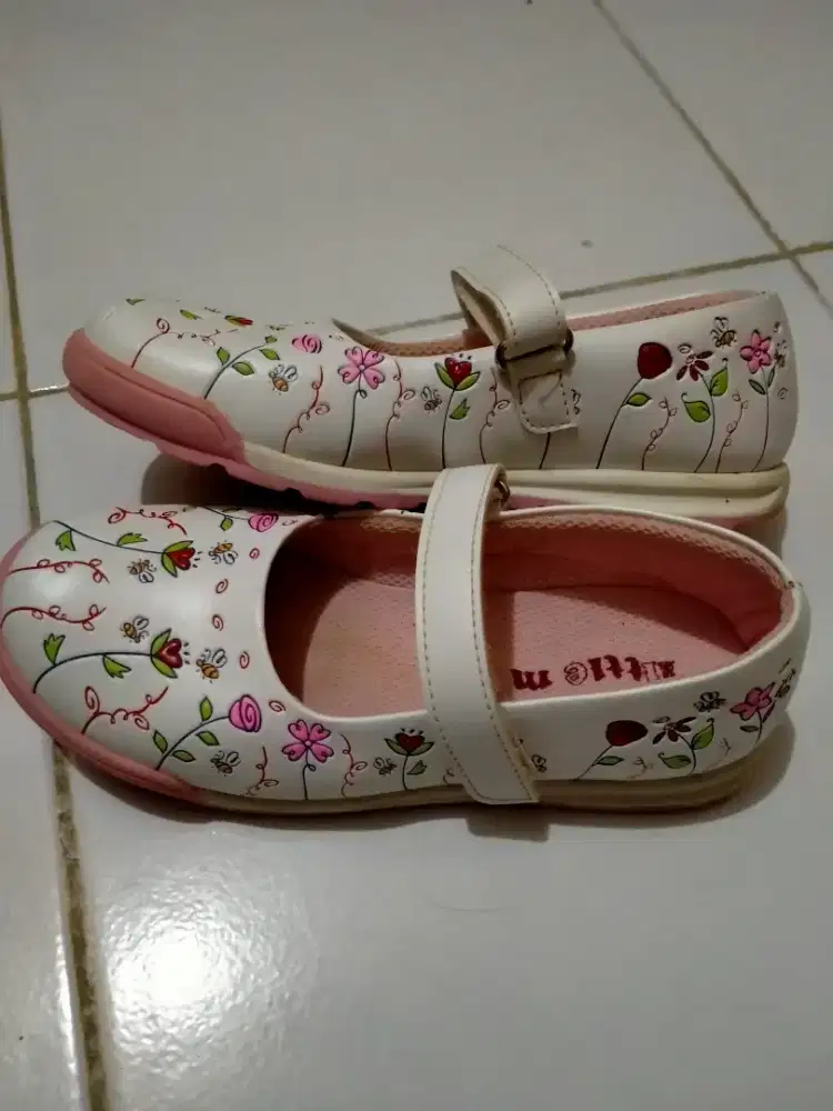 Sale sepatu anak cewek