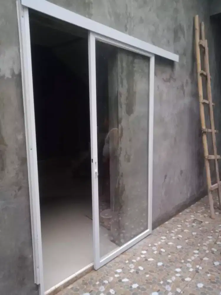 Pintu jendela partisi almunium dan kaca harga murah