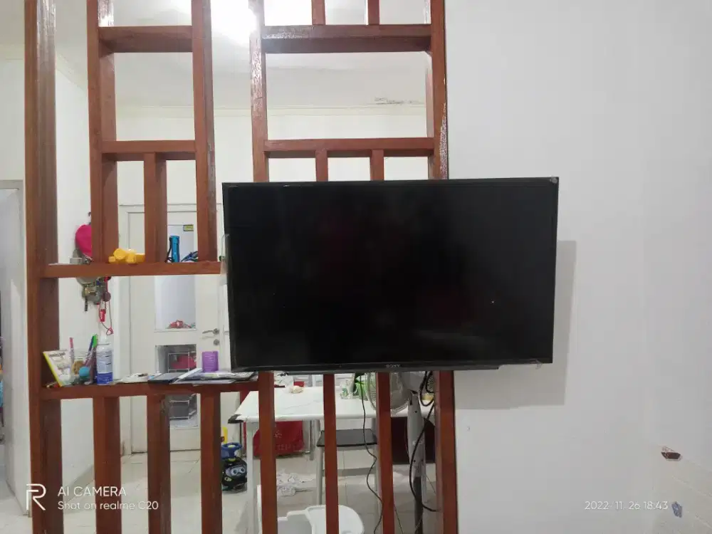 Jasa pemasangan breket tv.