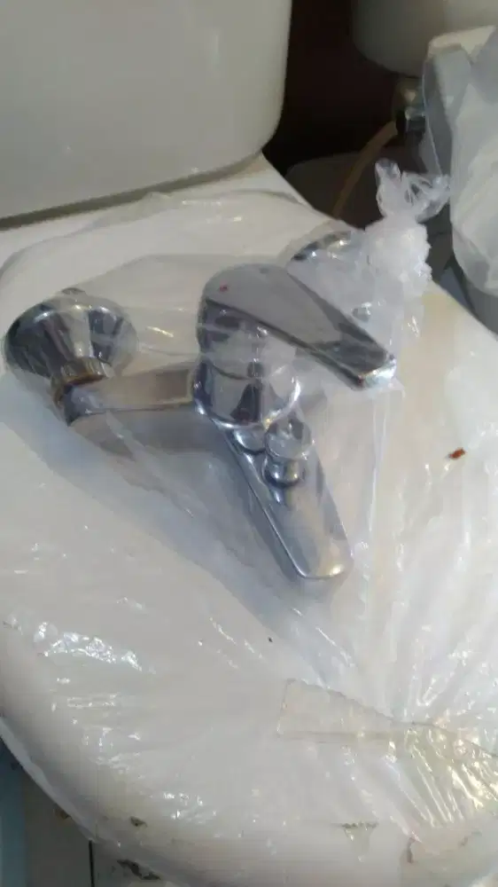 kran bat tub hendle kecil panas dingin