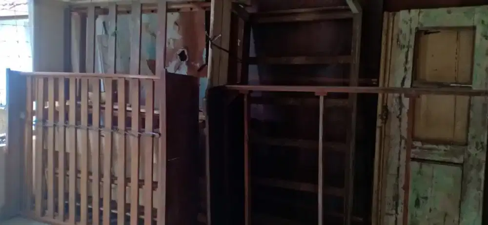 Dipan kayu jati kuno