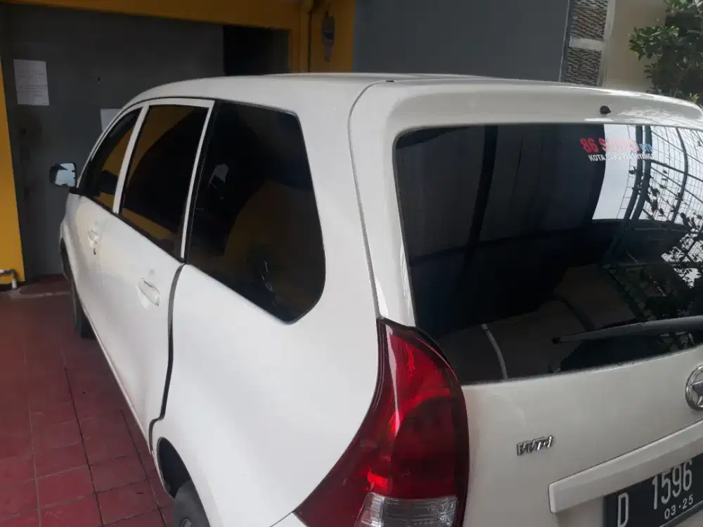 kaca film mobil hitam atau silver