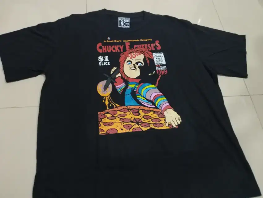 Kaos Pria merk Tomo Inc series Chucky e Cheese