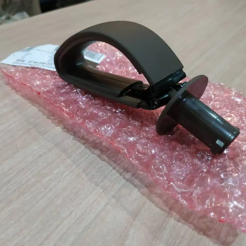 Holder Seatbelt Jok Belakang Kiri Mercedes Benz S400 W222