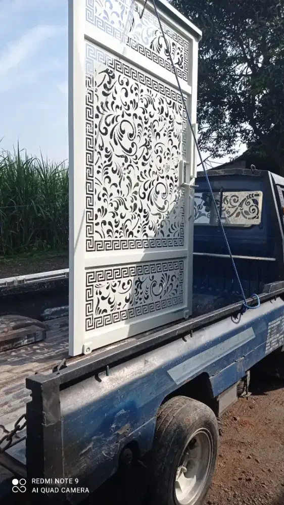 pintu sliding motif ornamen