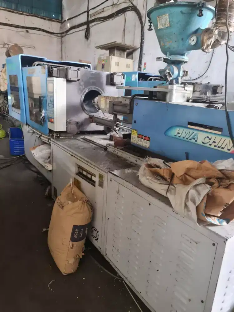 Di jual mesin injection merek hwa chin 210 ton