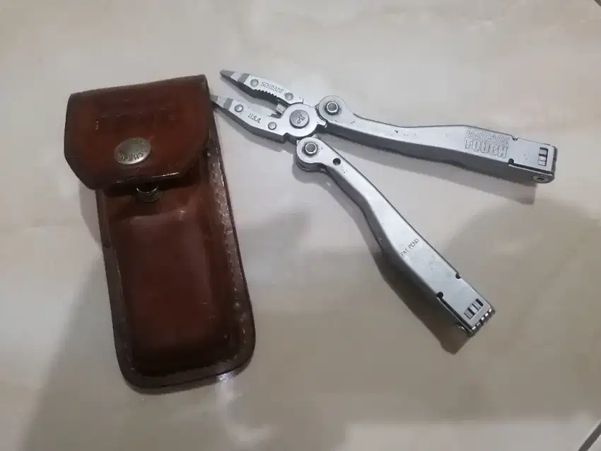 Schrade ST 1 multi tool and leather sheats