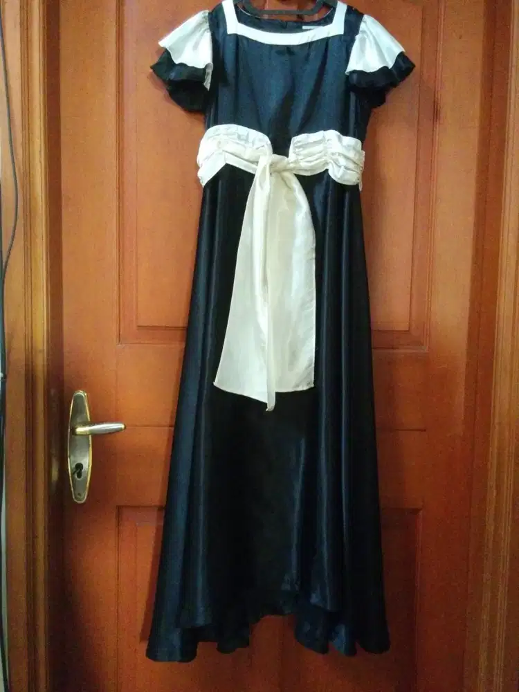 Gaun Elegan Black & White