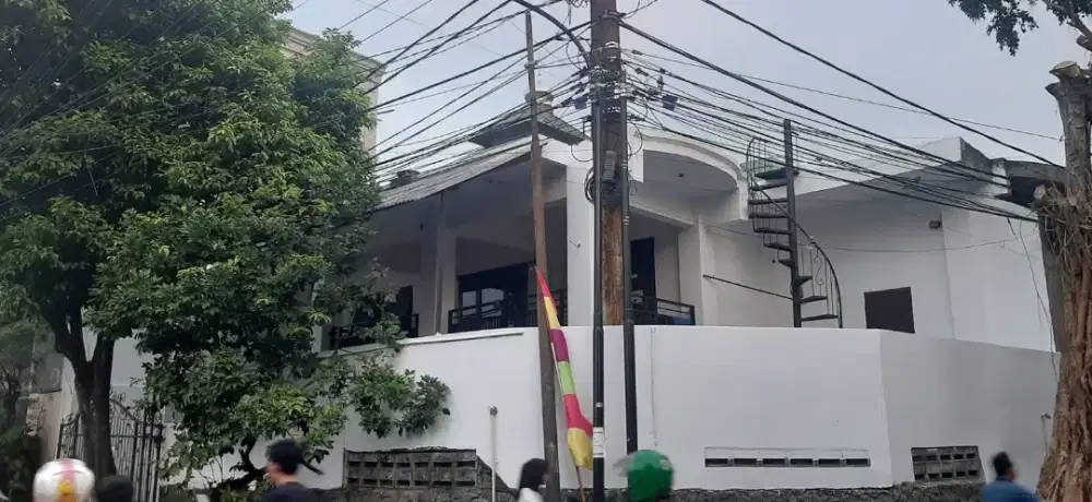 DIJUAL/DISEWAKAN CEPAT,JAGAKARSA, PINGGIR JALAN, COCOK UTK HUNI/KANTOR