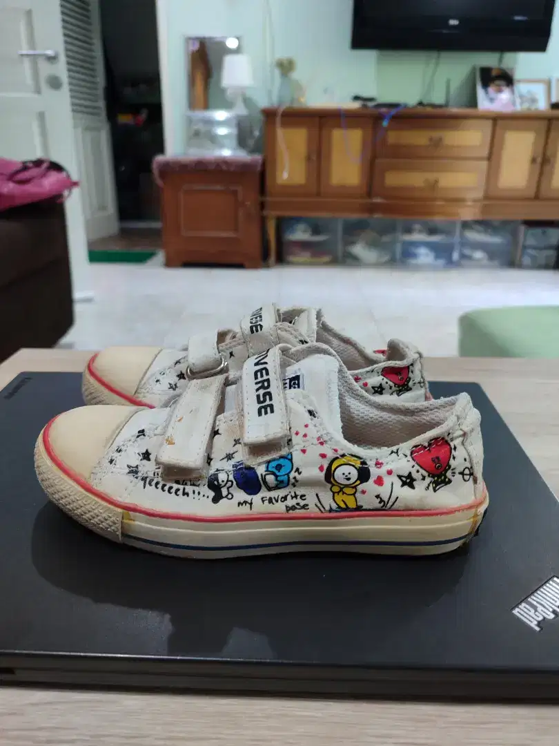 Dijual cepat sepatu converse anak BTS size 32