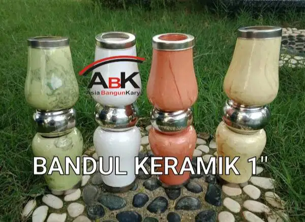 Ornamen Pagar Besi Bandul Keramik Bunga Orange Tua