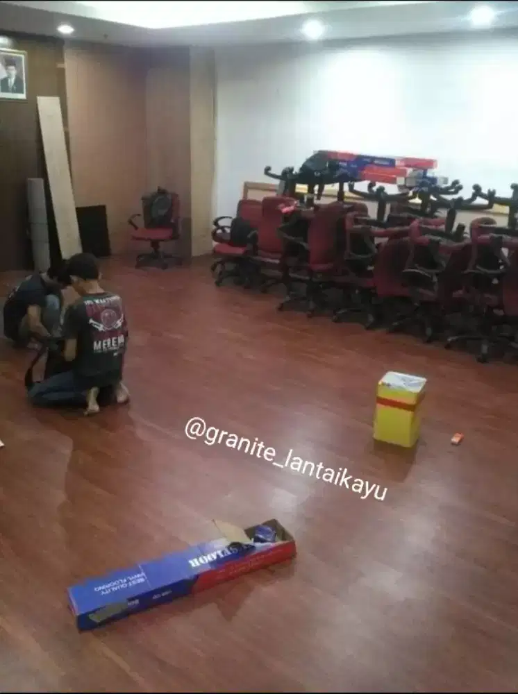 Vinyl Vinil promo terpasang