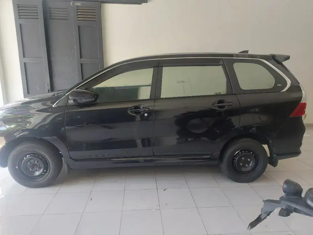 kaca film mobil warna hitam atau silver KTT