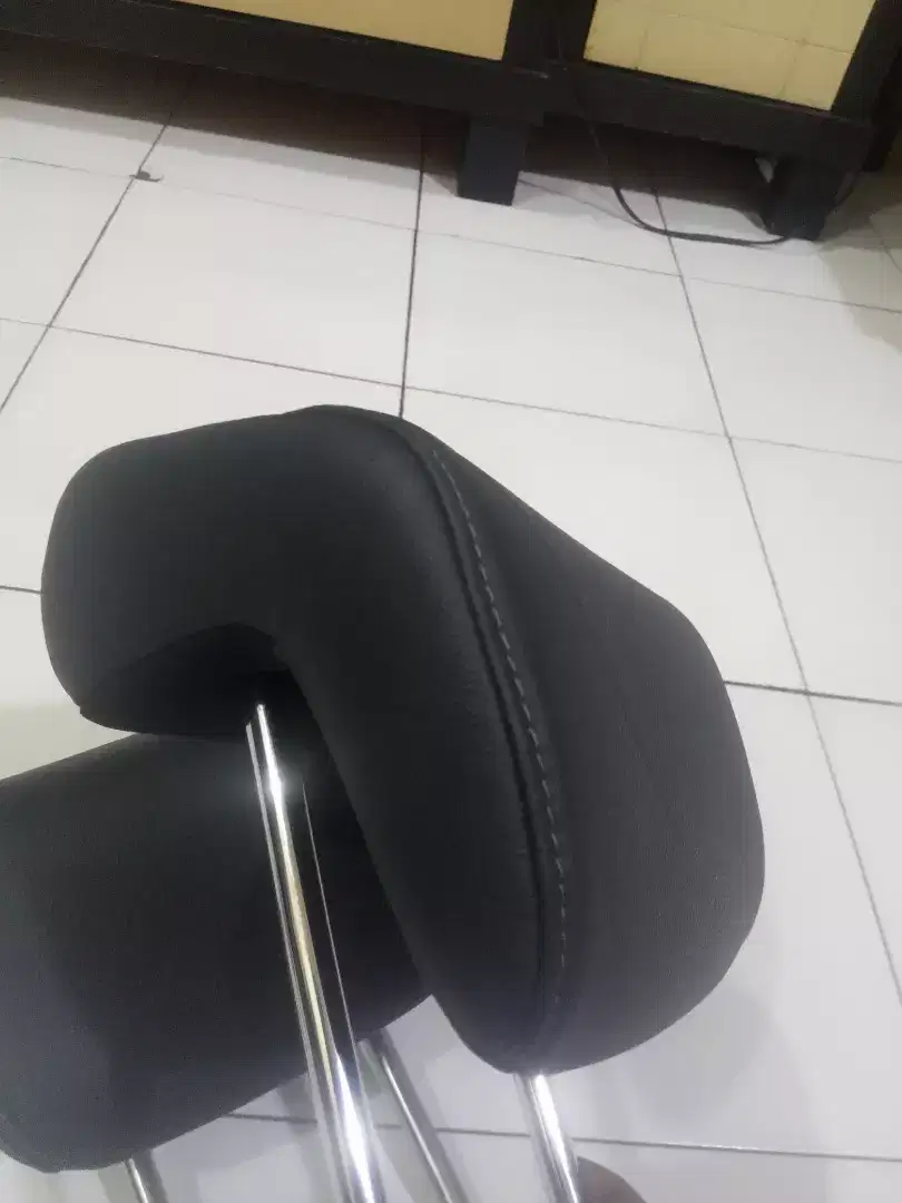 Headrest jok belakang HRV