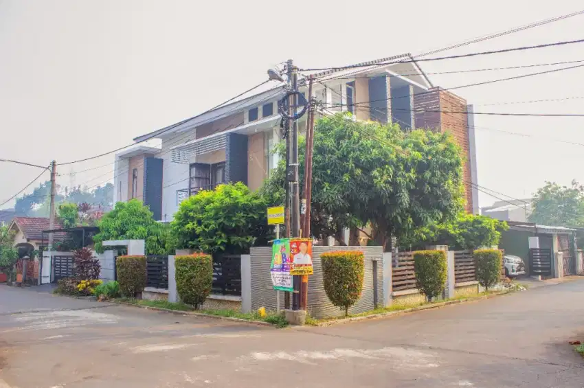 Dijual cepat rumah 2 lantai di perumahan bukit sejahtera poligon
