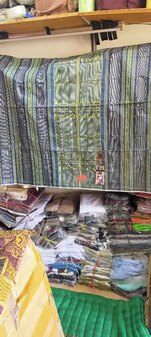 Sarung tenun tangan asli. Songket. Murah meriah. Bahan sangat tebal