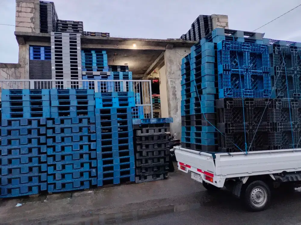 Pallet plastik segala ukuran baru dan bekas import dan lokal ada