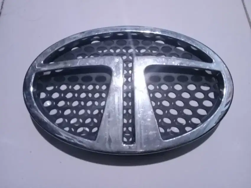Logo / emblem mobil TATA MOTORS