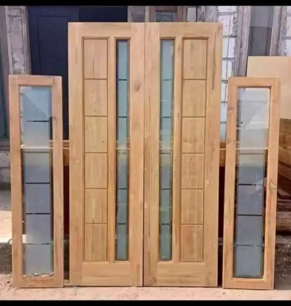 Daun pintu kayu kupu tarung