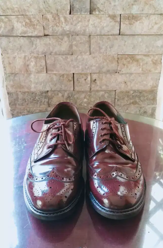 Sepatu Clarks (sepatu kulit)