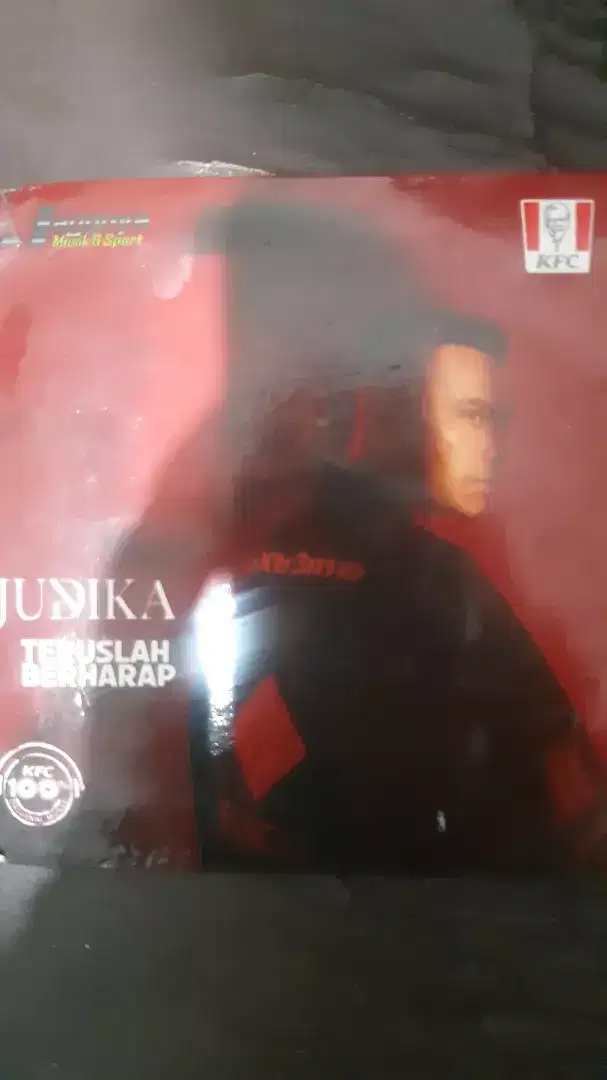 Dvd cd kfc musik grts gantungan kunci uniqlo