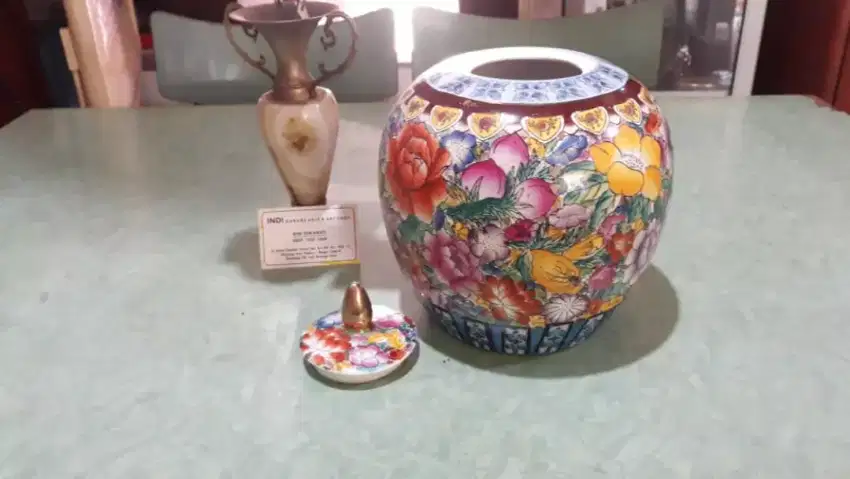 Guci Keramik Tua