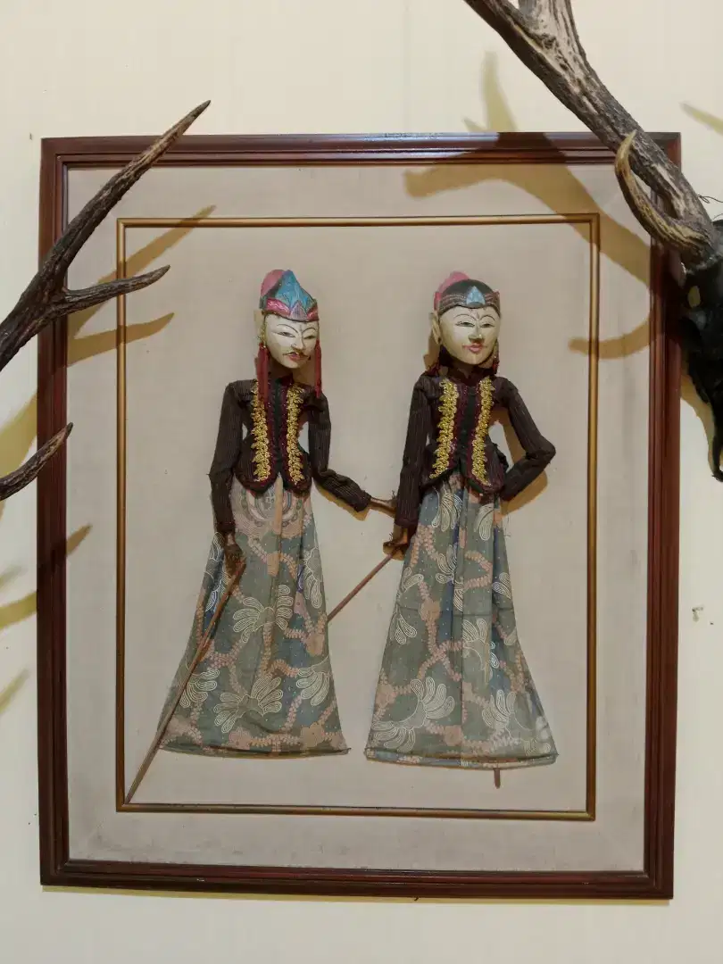 Pajangan dinding Sepasang wayang golek