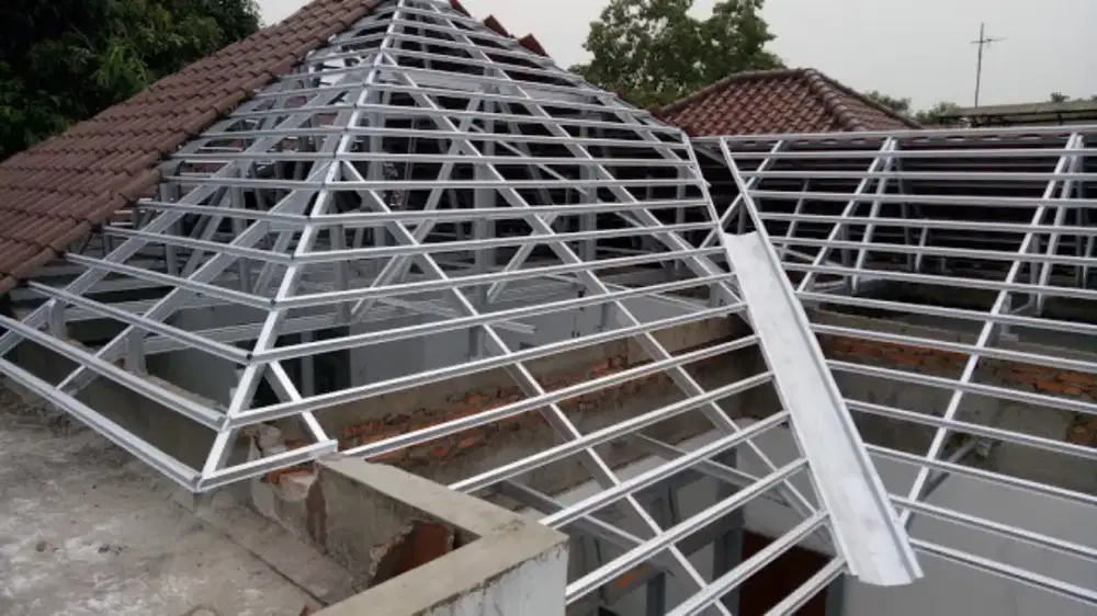 Rangka Atap Baja ringan atap spandek Terpasang