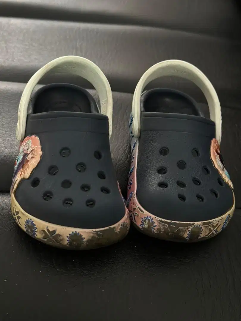 Sandal crocs Frozen size 6