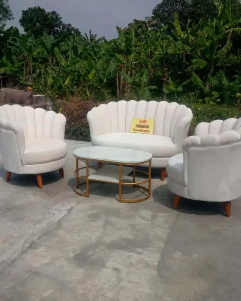 Kursi sofa kerang