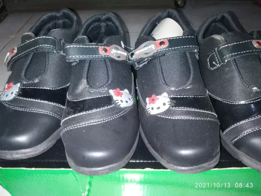 Jual sepatu anak cewek Ada 2 pasang size 34(Baru)