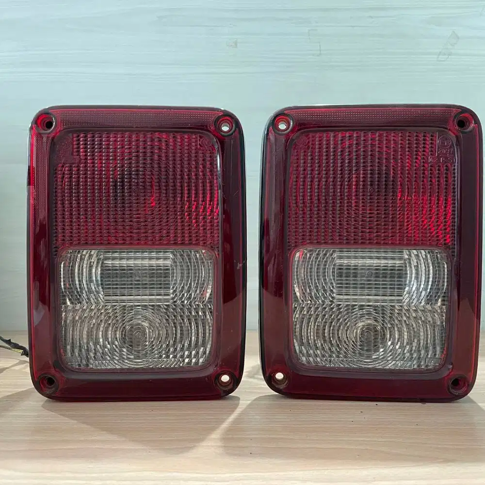 Stop Lamp Lampu Belakang Kanan Kiri Mobil Jeep Rubicon MOPAR Original