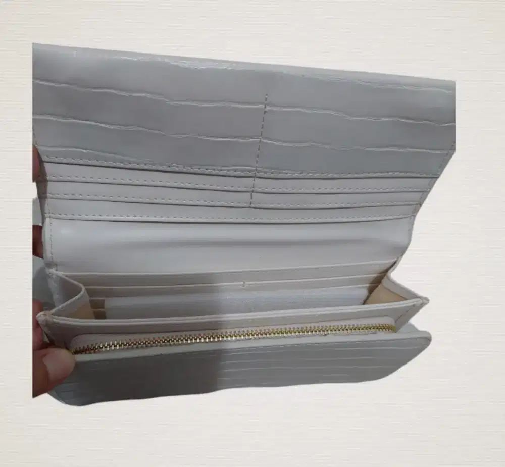 Dompet Charles & Keith