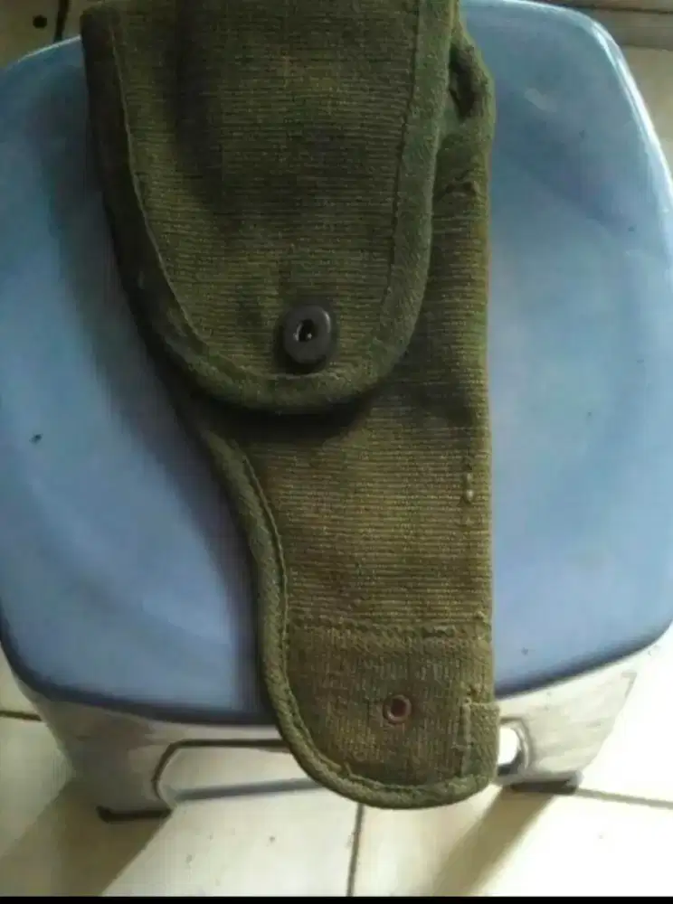 Sarung pistol jadul