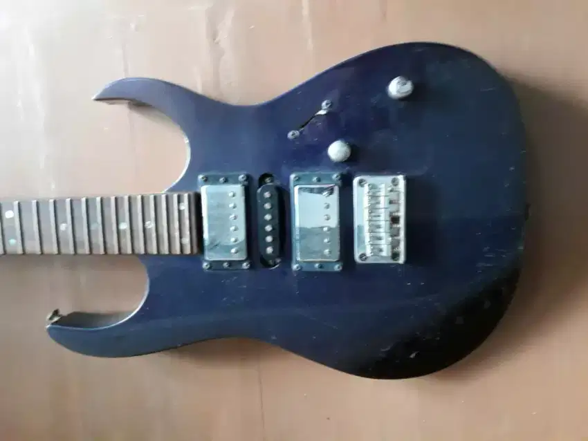 Gitar custom model ibanez kondisi perlu repair (perbaikan