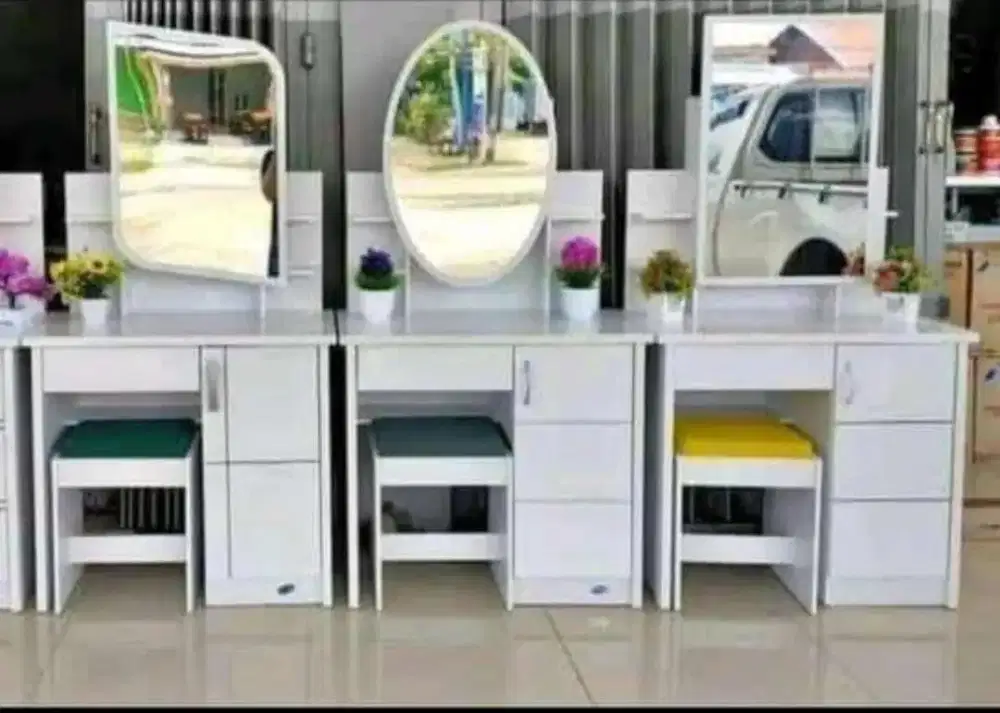 (Meja Rias Cantik Minimalis Murah)