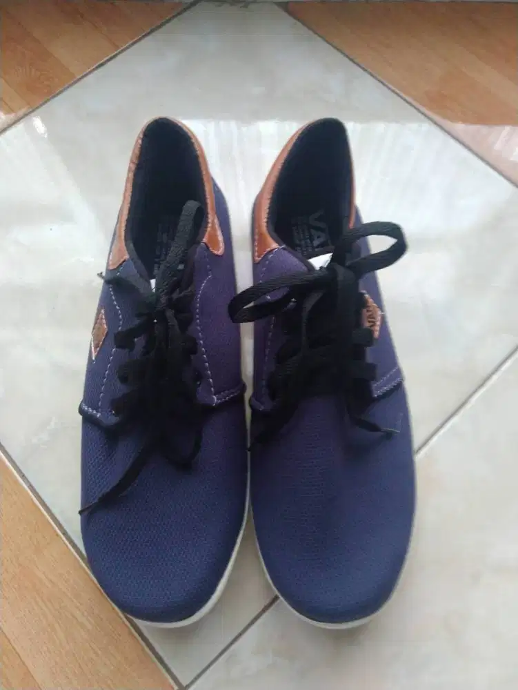 Sepatu Sneakers Kets Kasual Pria/Anak Muda Dijual butuh Cepat bu Promo